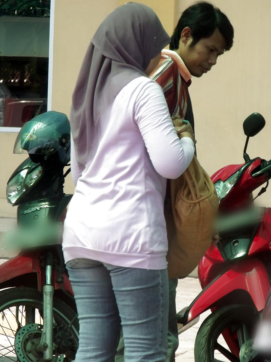 13P Sexy Girl in Hijab & Tight Jeans