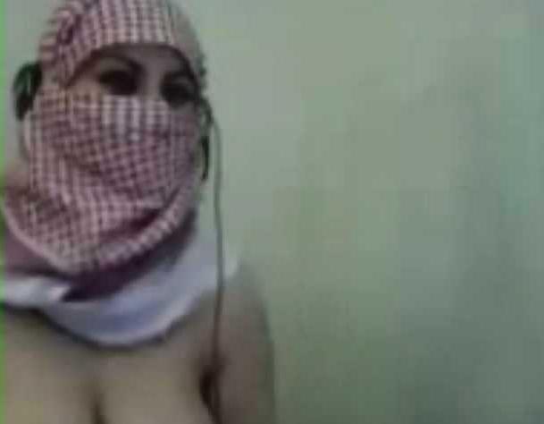 22P Arab niqab webcam scandal-with hijab iran or egypt jilbab