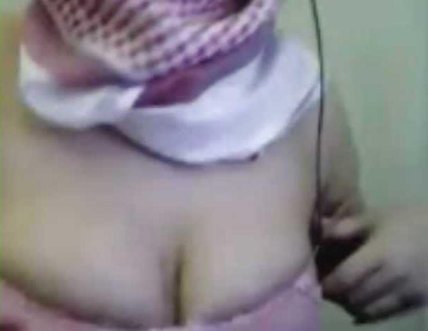 22P Arab niqab webcam scandal-with hijab iran or egypt jilbab