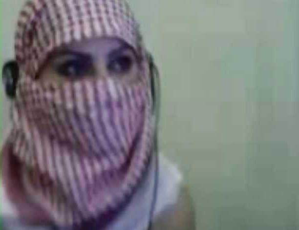 22P Arab niqab webcam scandal-with hijab iran or egypt jilbab