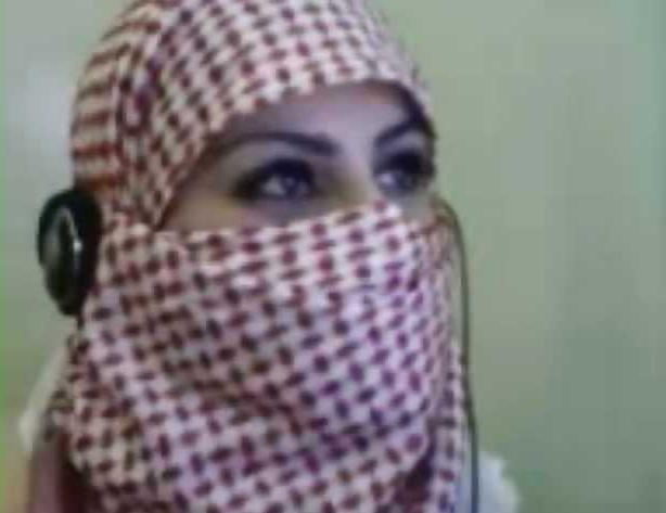 22P Arab niqab webcam scandal-with hijab iran or egypt jilbab