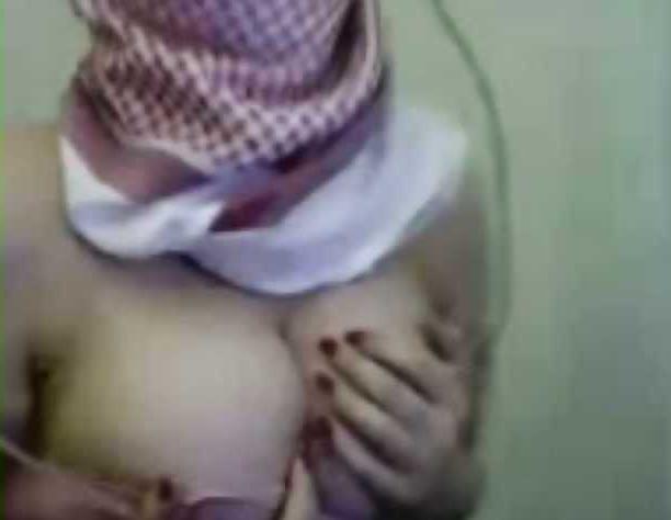 22P Arab niqab webcam scandal-with hijab iran or egypt jilbab