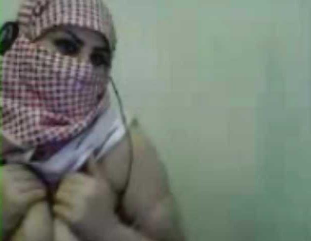 22P Arab niqab webcam scandal-with hijab iran or egypt jilbab