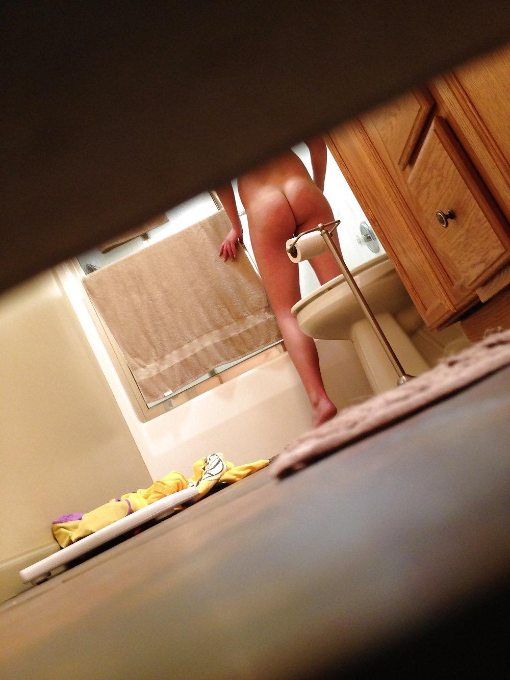 11P Shower Voyeur