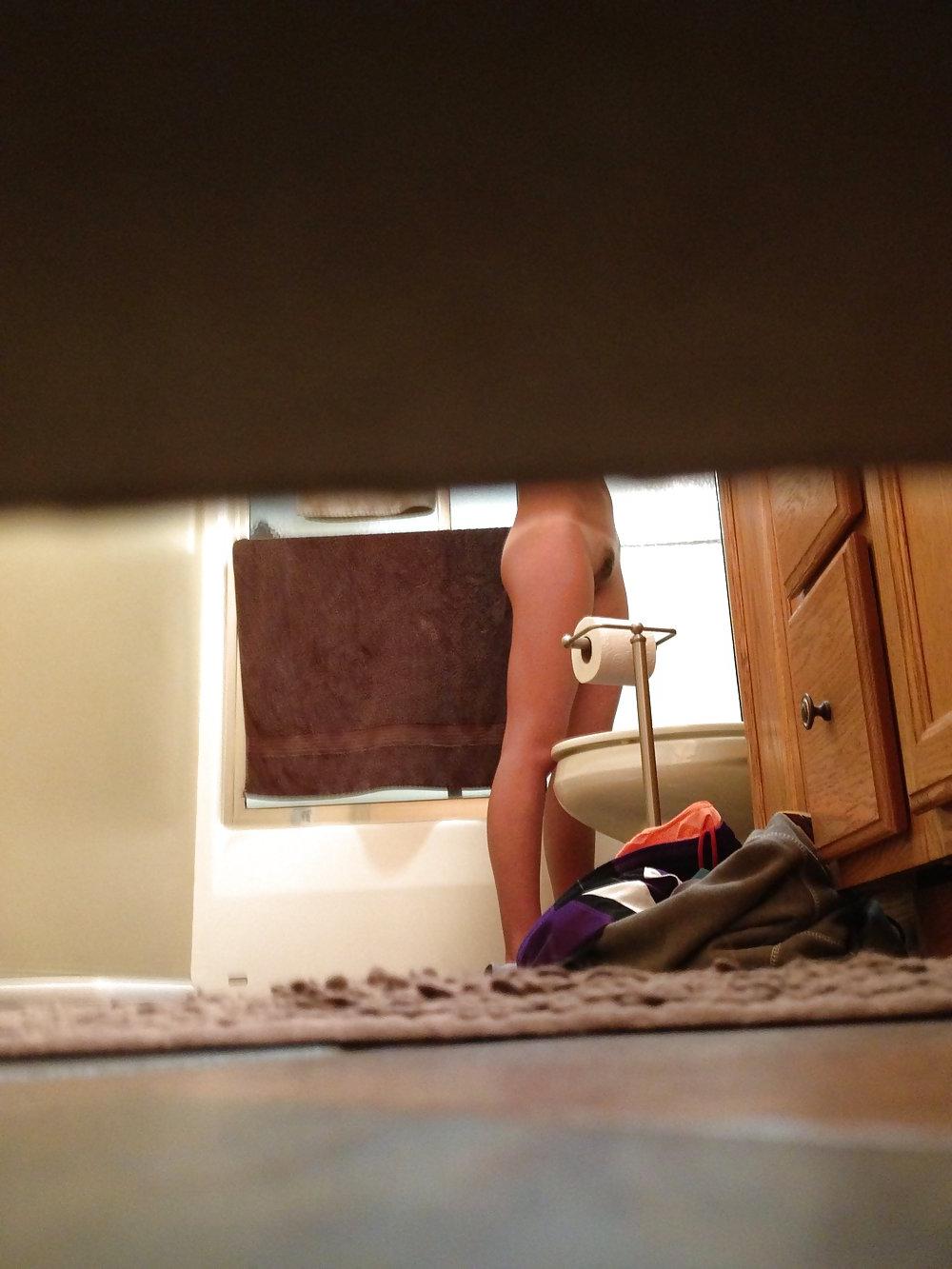 11P Shower Voyeur
