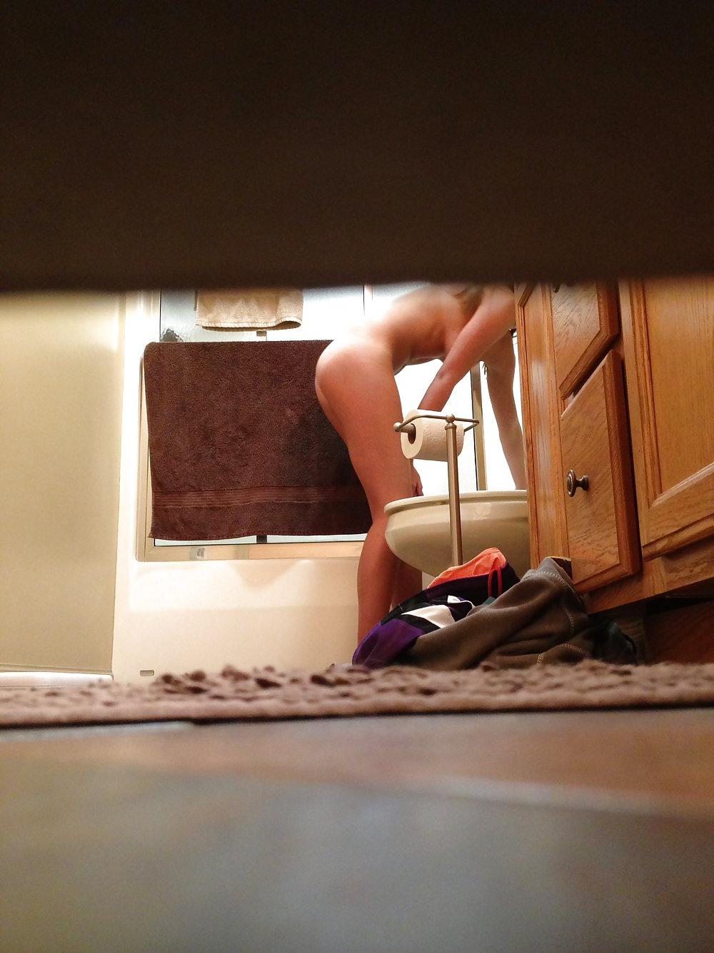 11P Shower Voyeur