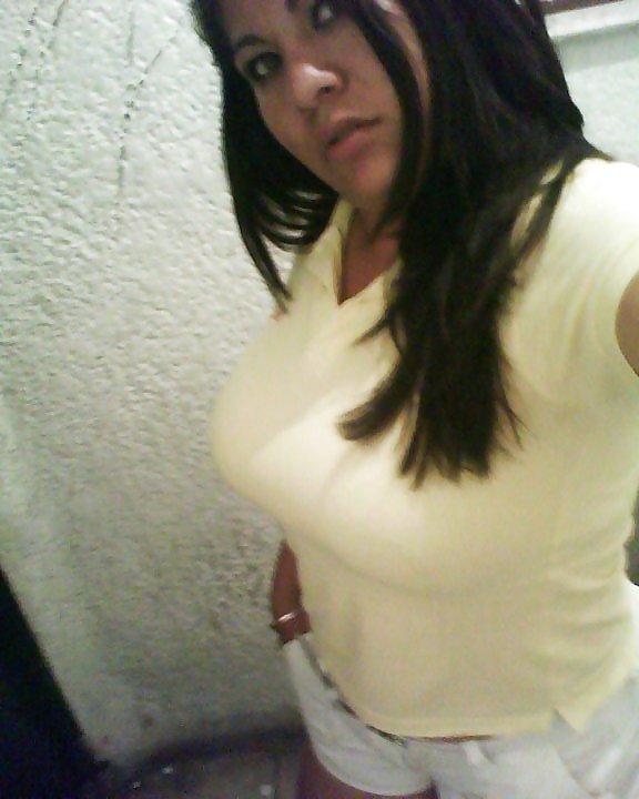 18P JANETH RICURA EN SHORT BLANCO