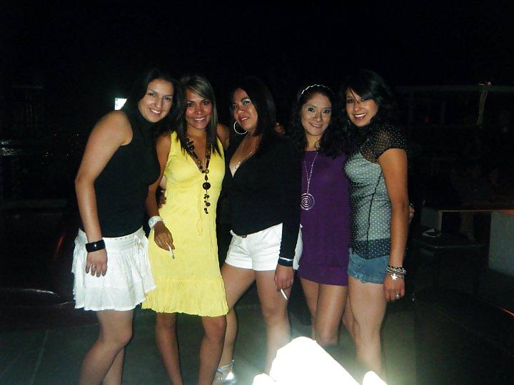 18P JANETH RICURA EN SHORT BLANCO