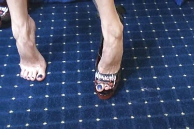 21P Shoejob wife