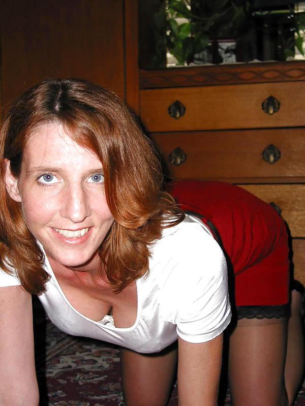 25P BEAUTIFUL HOUSEWIFE - SEXY IN NYLONS I