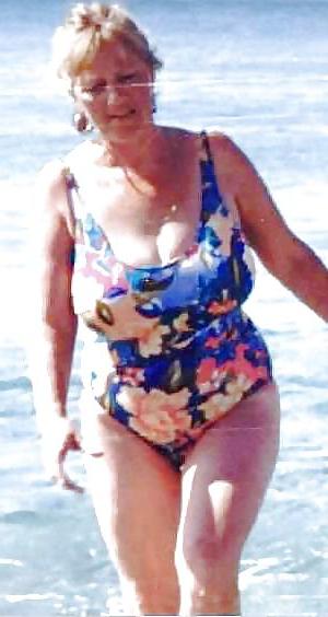 25P Sandra or Sandy plump wife from Exell