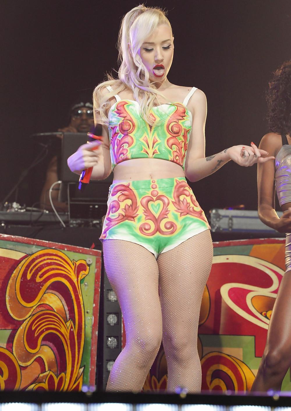 25P Celebrity Cameltoe's