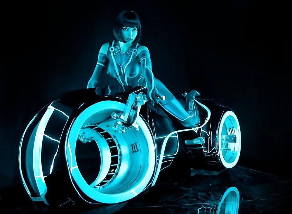 20P Sexy Tron Pics