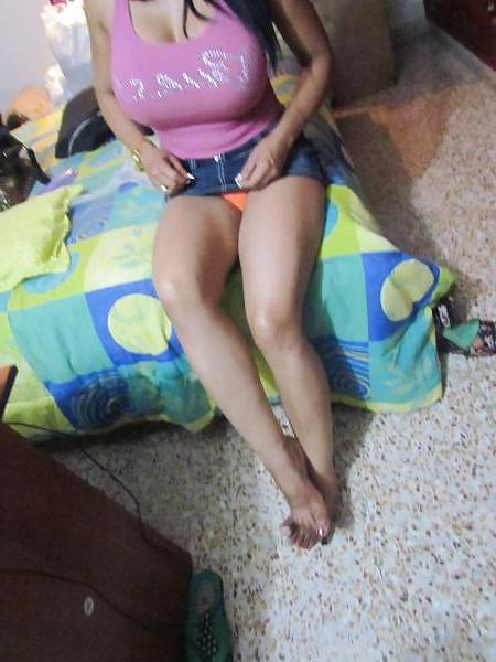 25P Upskirt Latina Slut
