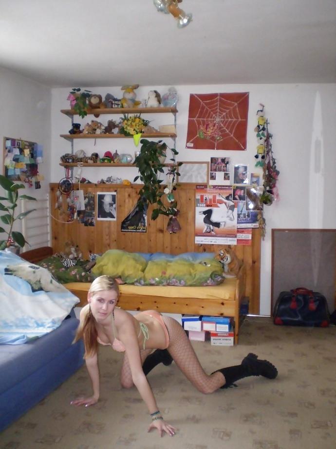 15P Blonde panty show