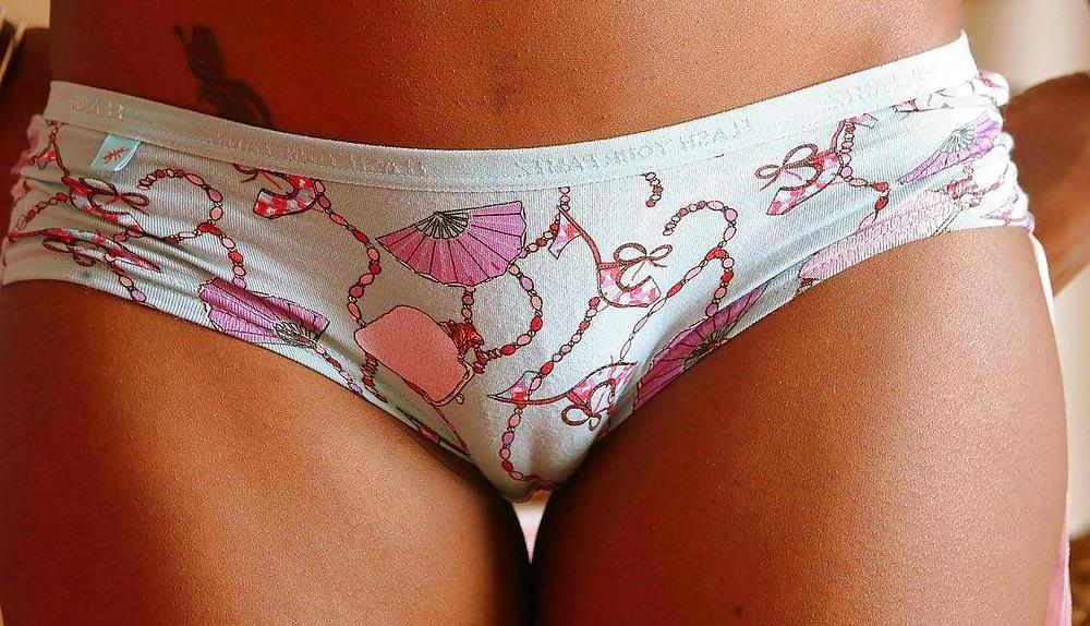 25P Girls got camel toe
