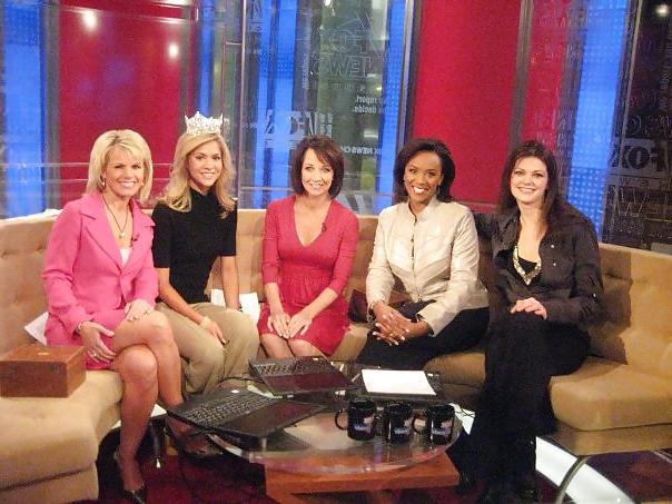 25P Let's Jerk Off Over ... Gretchen Carlson (Fox News)
