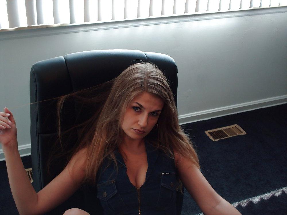 13P Amanda In Short Skirt
