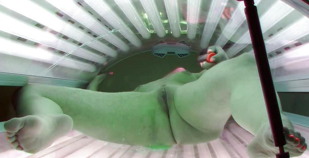 25P SPYCAM VOYEUR Blonde dildoing squirting solarium hiddencam