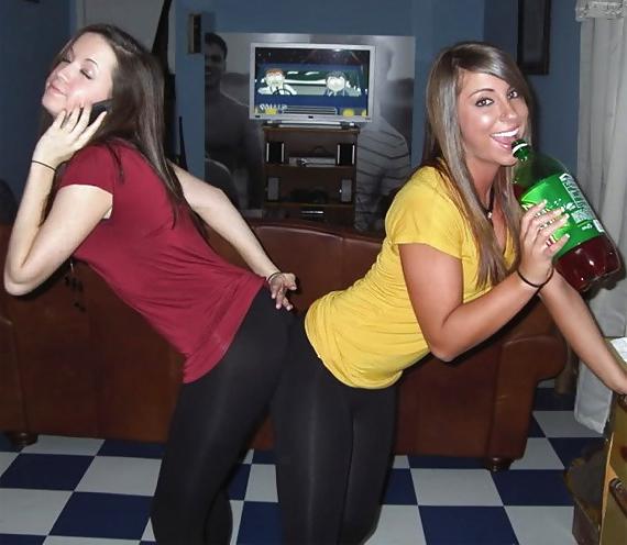 20P Hot Ass Teens In Yoga Pants 