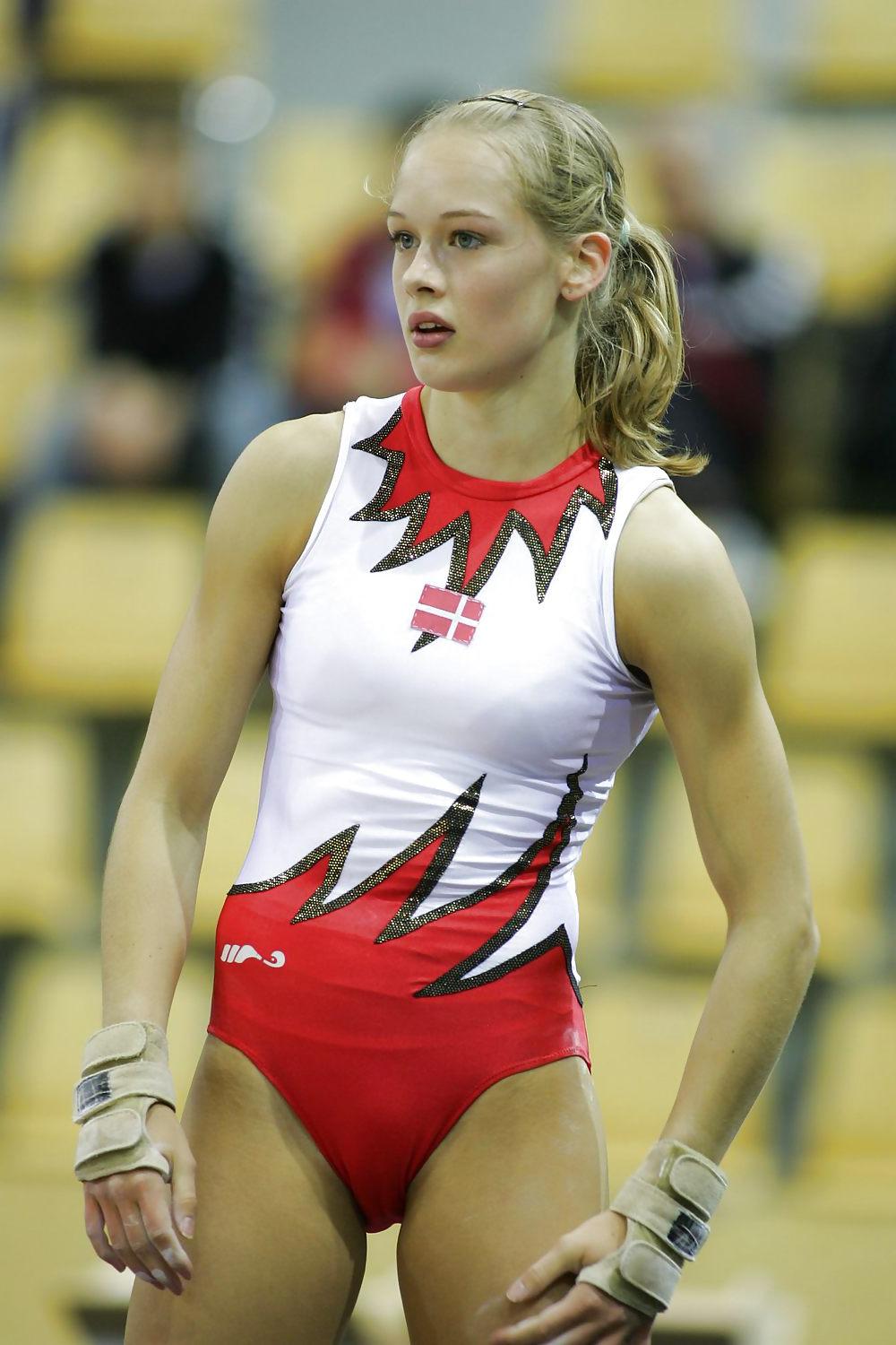 25P BEAUTIFUL GIRLS ATHLETES