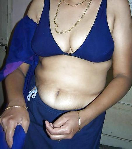 24P Housewife's suckable boobs