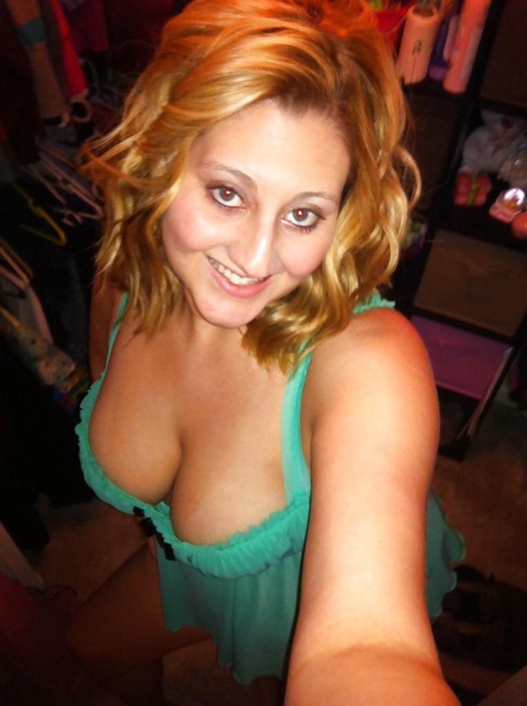 22P Blonde Slut Homemade Pics