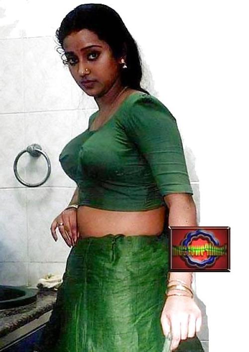 25P Auntys saree nude