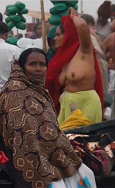 25P Auntys saree nude