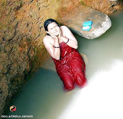 25P Auntys saree nude