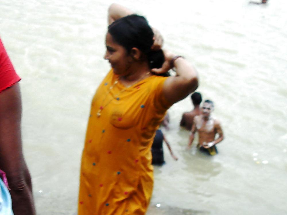 25P Auntys saree nude
