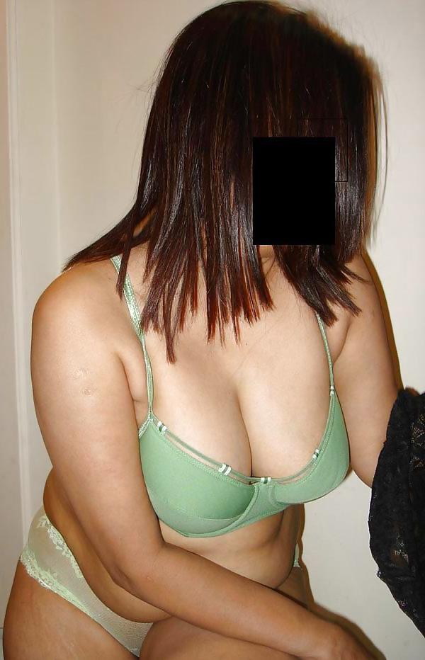 25P Housewife sexy boobs