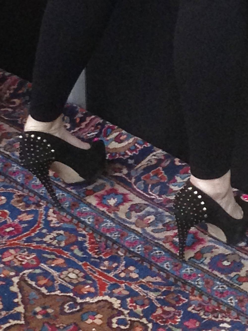 25P HEEL'S STOLEN PHONE PICS