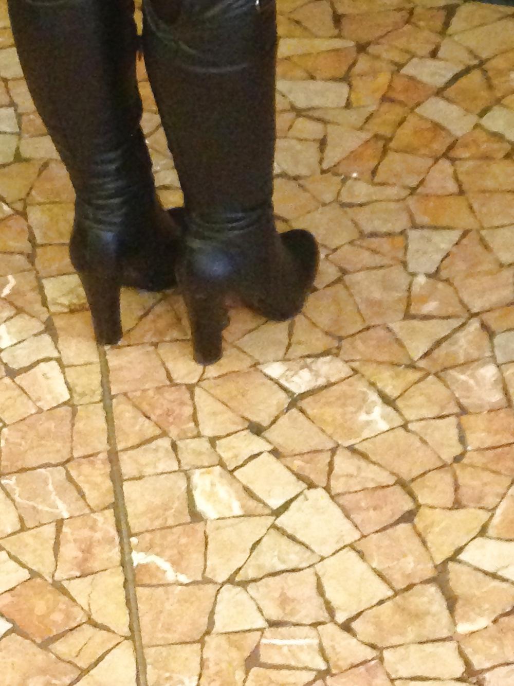 25P HEEL'S STOLEN PHONE PICS