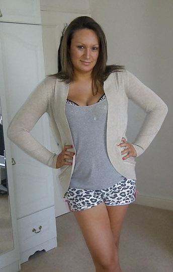 10P Hot Girl I know and love to Wank Over!