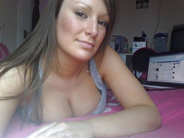 10P Hot Girl I know and love to Wank Over!