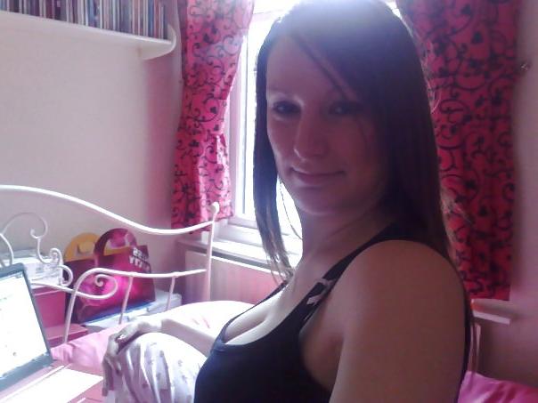 10P Hot Girl I know and love to Wank Over!