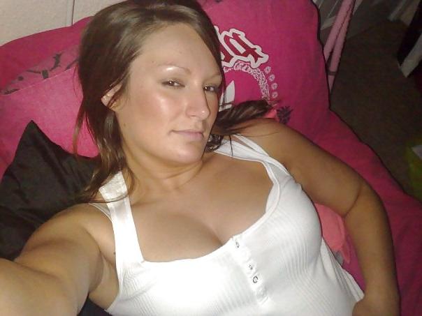 10P Hot Girl I know and love to Wank Over!