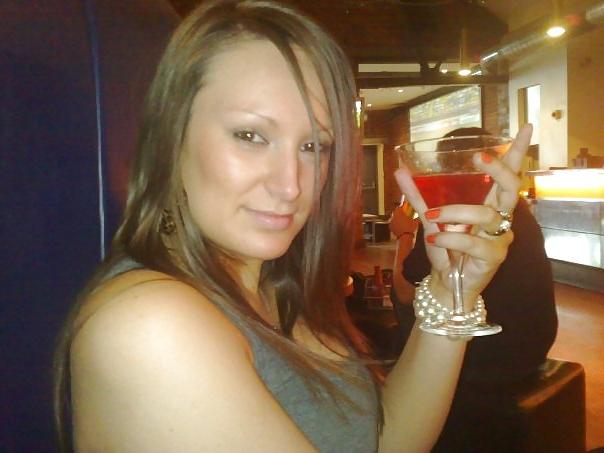 10P Hot Girl I know and love to Wank Over!