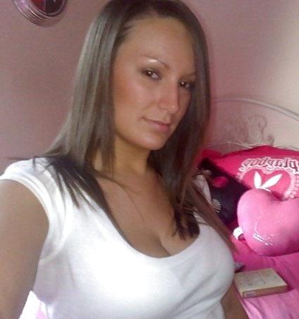 10P Hot Girl I know and love to Wank Over!