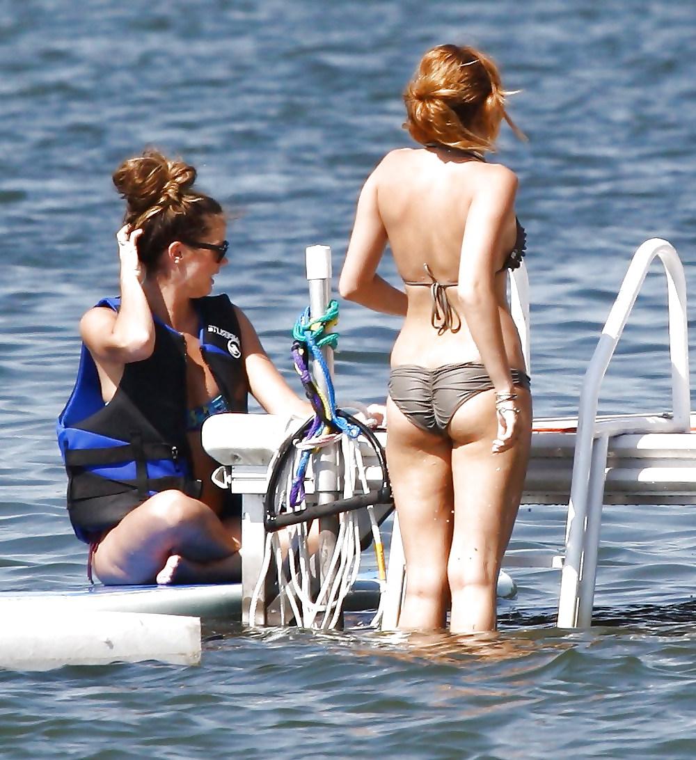 25P Miley Cyrus  enjoying jerking over Miley :)