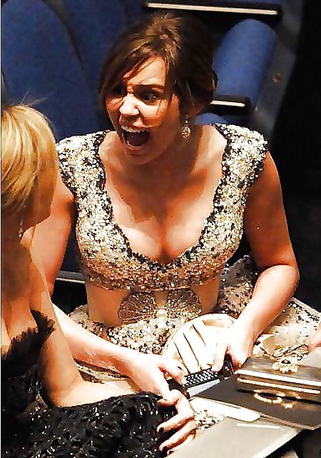 25P Miley Cyrus  enjoying jerking over Miley :)