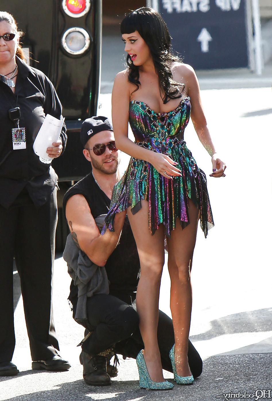 14P Katy Perry shiny dress