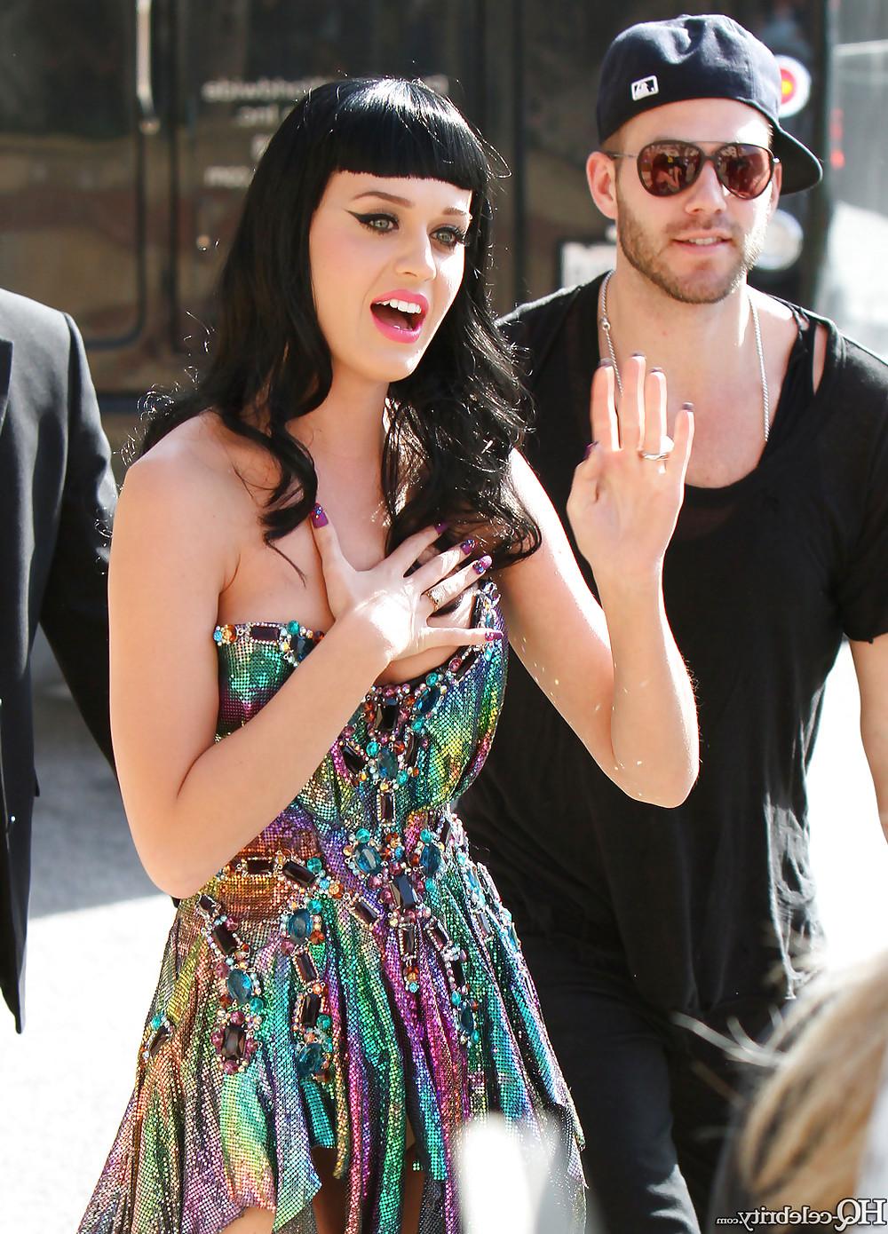 14P Katy Perry shiny dress
