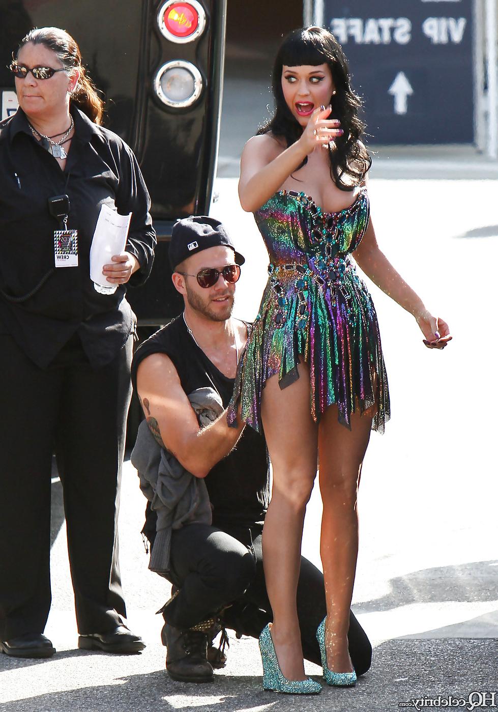 14P Katy Perry shiny dress