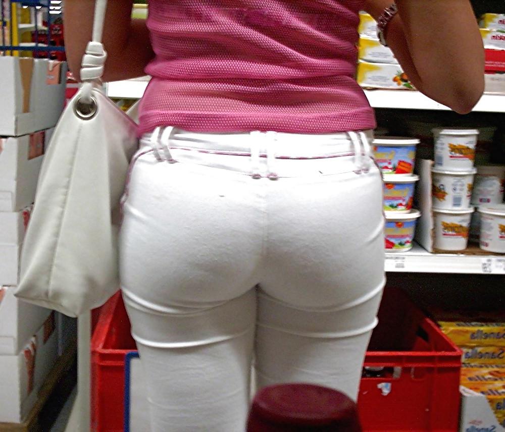 25P Hot Wives In Tight White Pants