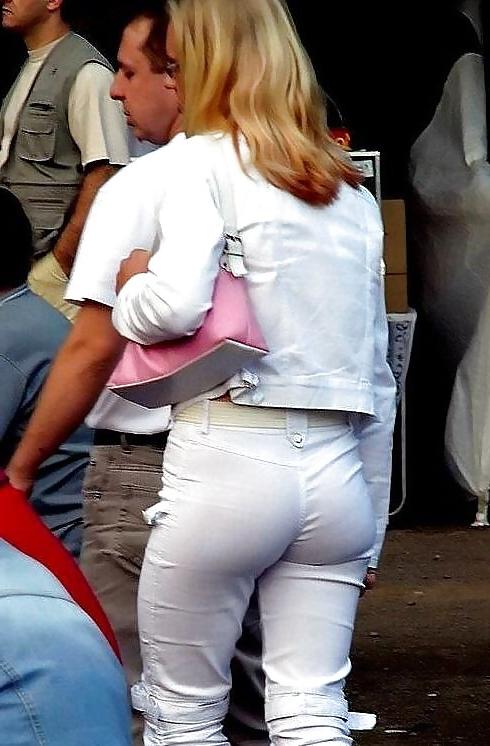 25P Hot Wives In Tight White Pants