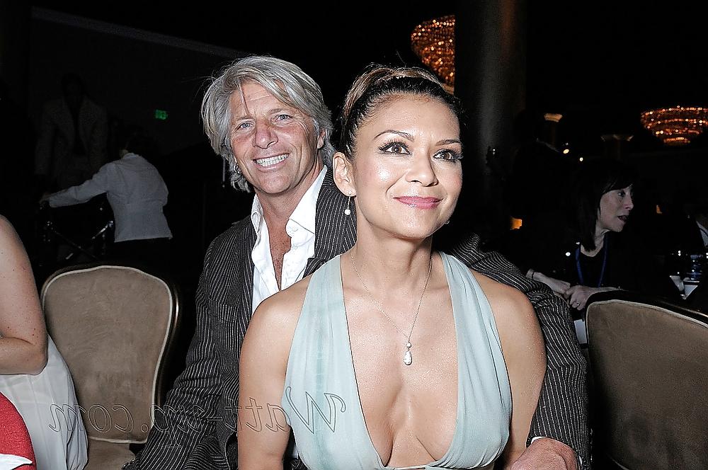25P Let's Jerk Off Over ... Nia Peeples