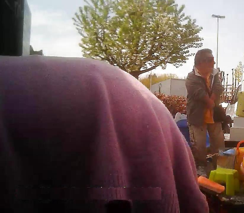 7P Arab Milf Bending Over