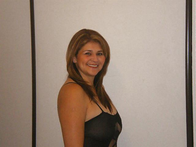 20P Cougar latina with amazing legs and fake tits